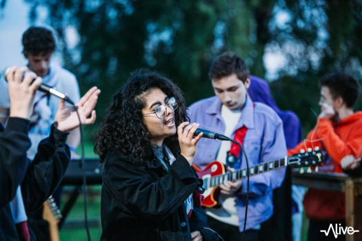Chanteuse lors d'un événement NEOMA